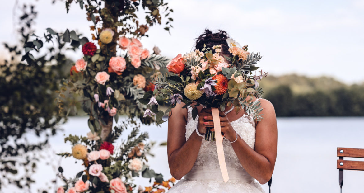 mariée, mariage fleuri, mariage élégant, mariage coloré, fleuriste mariage, design floral