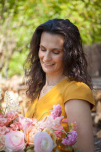 Christelle Fabre, Décoratrice, graphiste, fleuriste, wedding designer, floral designer, atelier floral,Agence Mademoiselle Constellation , CEO