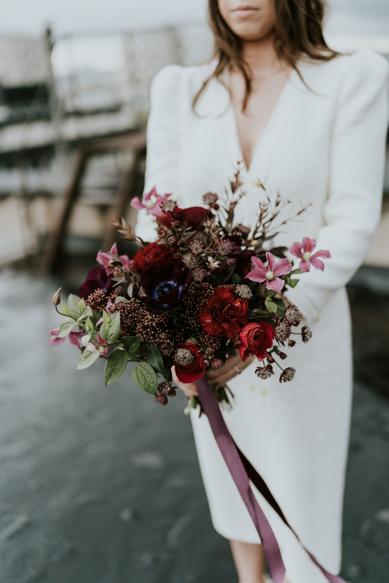 Fleuriste mariage, design floral, mariage à paris, décoratrice paris, mariage sur les toits de paris, red velvet, rouge velours, mariage , bouquet de mariée
