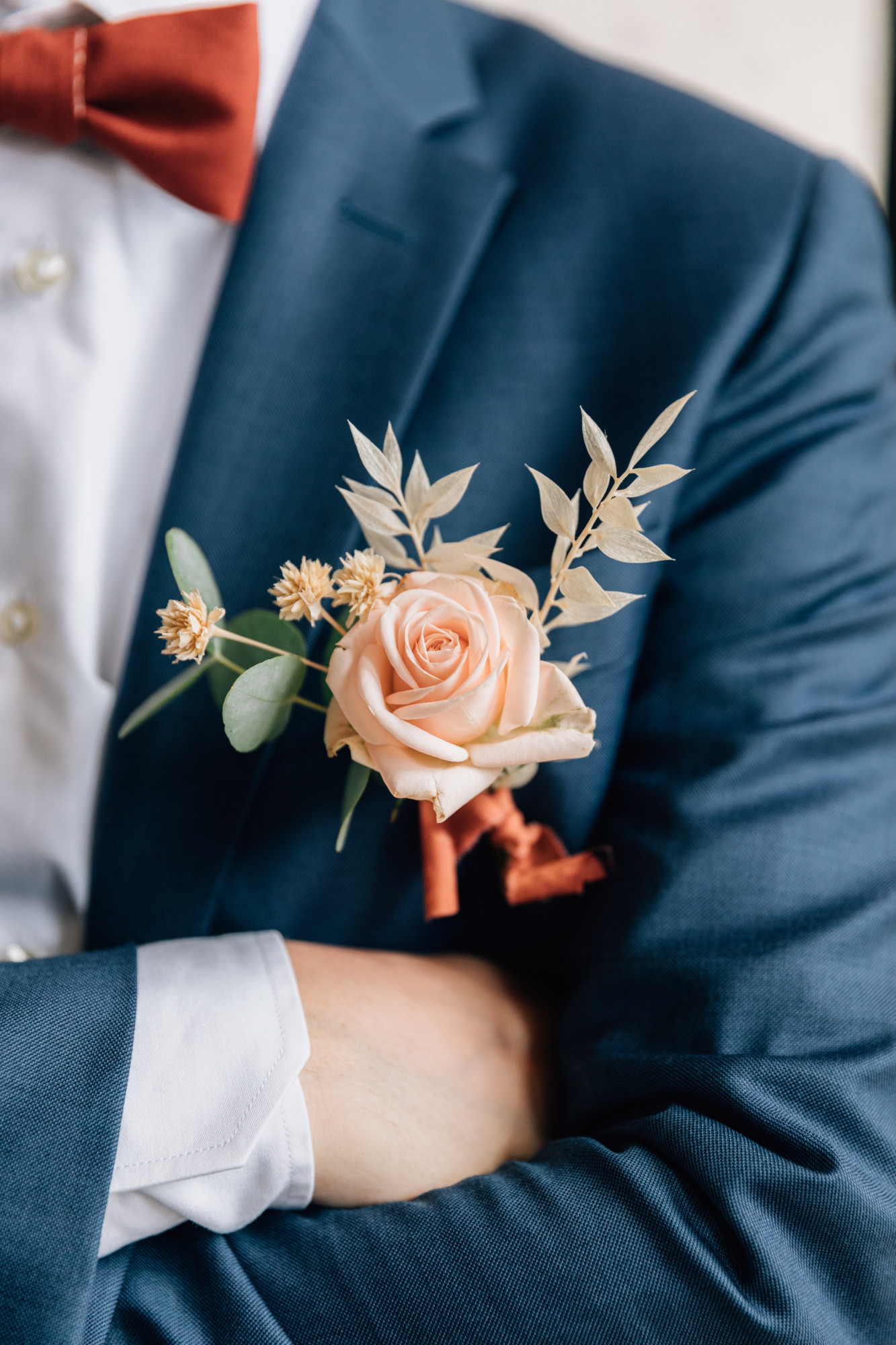 mariage civil, mariage chic, mariage moderne, mariage Paris, floral design, fleuriste mariage, mariée, bouquet de mariée, couple, boutonnière marié