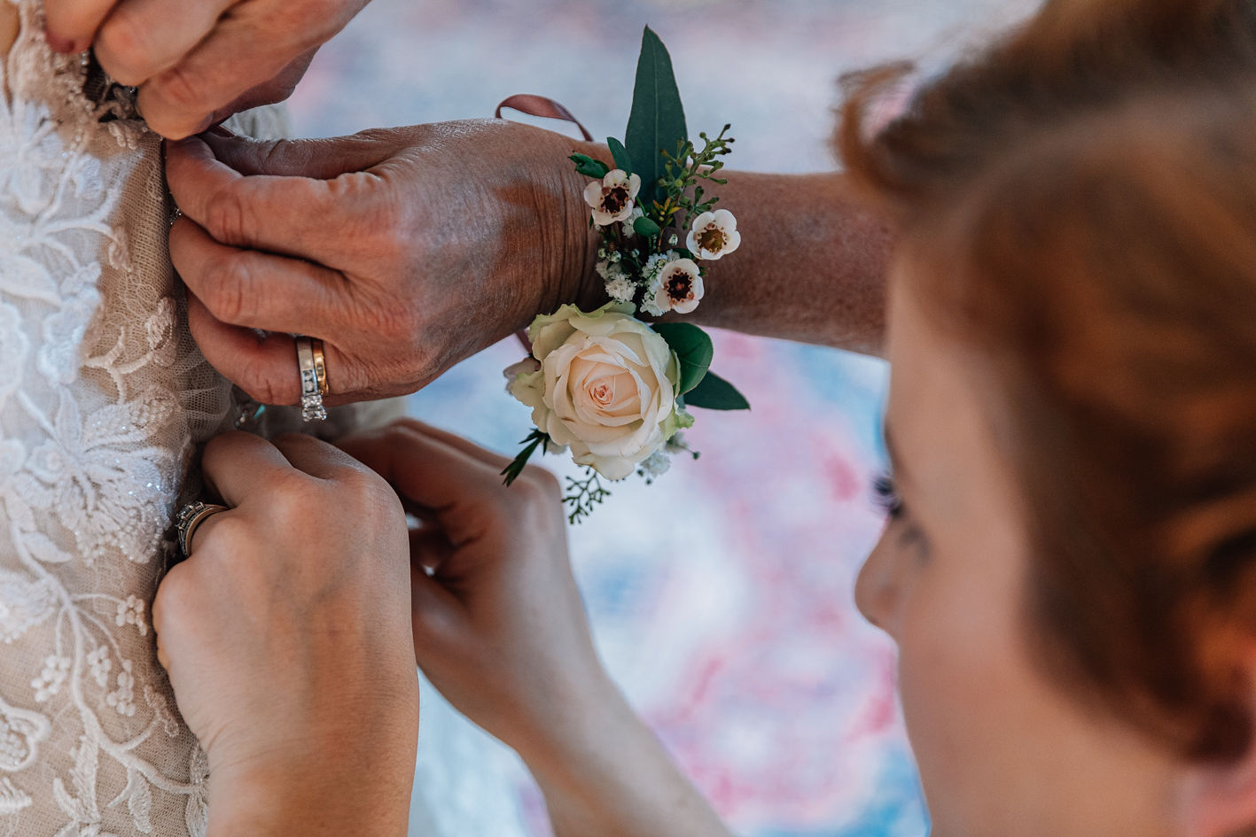 mariée, décoration mariage, préparatif de la mariée, bracelet fleuri