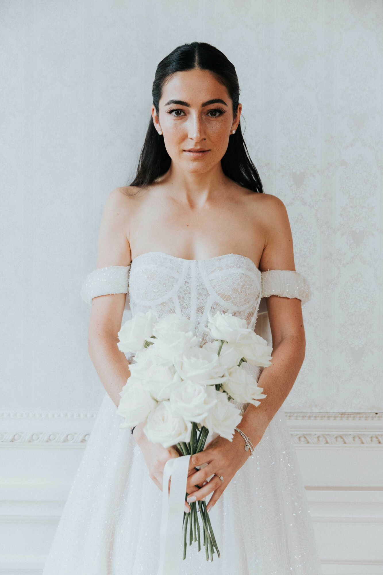 mariage minimaliste, bouquet de mariée, bouquet de rose, mariage blanc, bouquet de mariée blanc