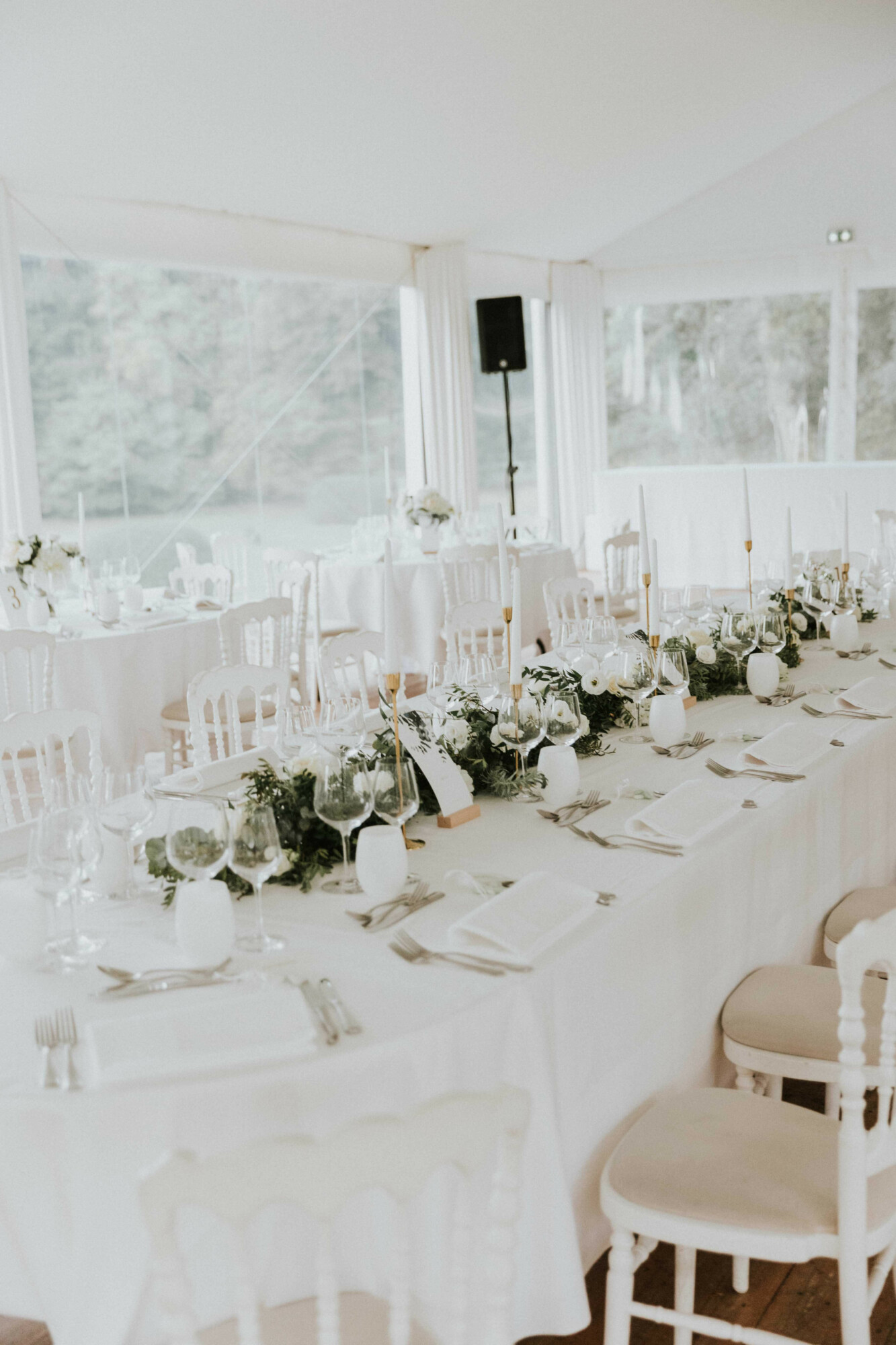 mariage minimaliste, table d'honneur, mariage blanc , décoration mariage, décoratrice mariage, fleuriste mariage, Wedding designer, mariage paris