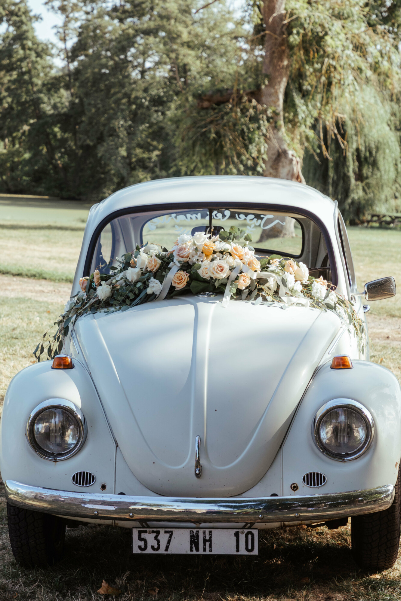 voiture mariage, compostions florales, art floral, floral design, designer floral, mariage bohème chic