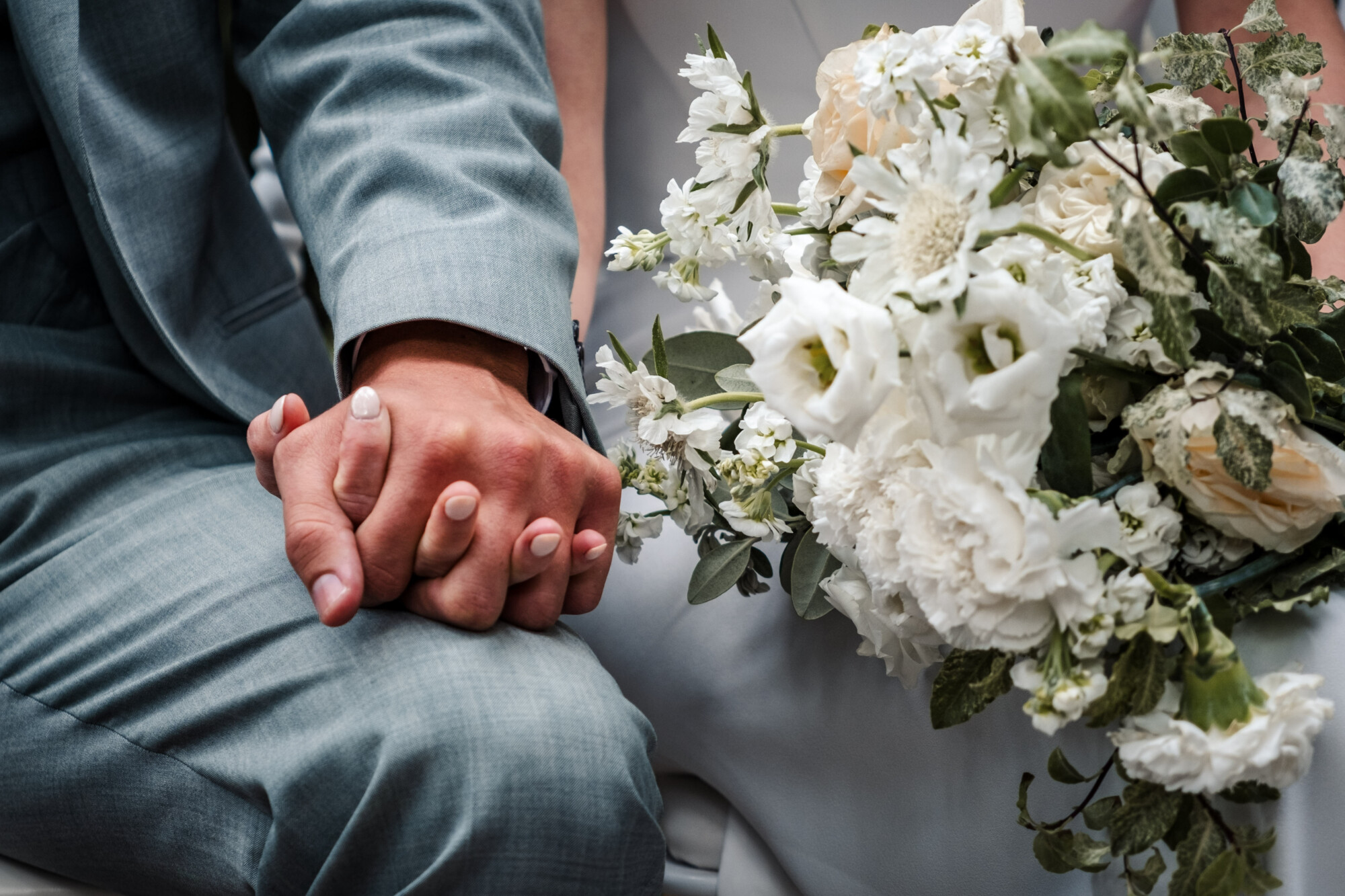 Fleuriste mariage, floral designer, décoratrice mariage, décoration mariage Paris, mariage vert sauge et blanc, bouquet de mariée, bouquet blanc et vert