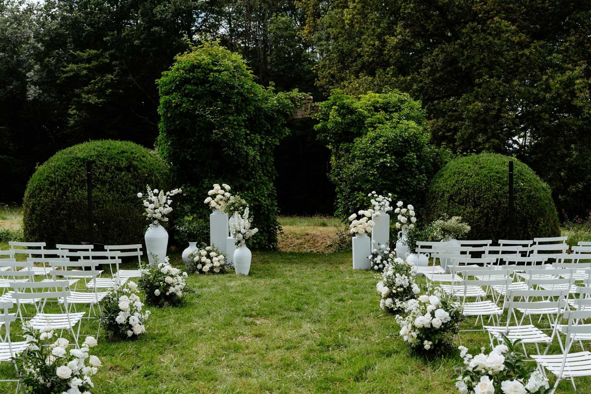 mariage luxe, mariage haut de gamme, mariage château, mariage Ile de France, mariage yvelines, floral designer, wedding designer, décor de cérémonie, set up ceremony , décoratrice mariage, fleuriste mariage