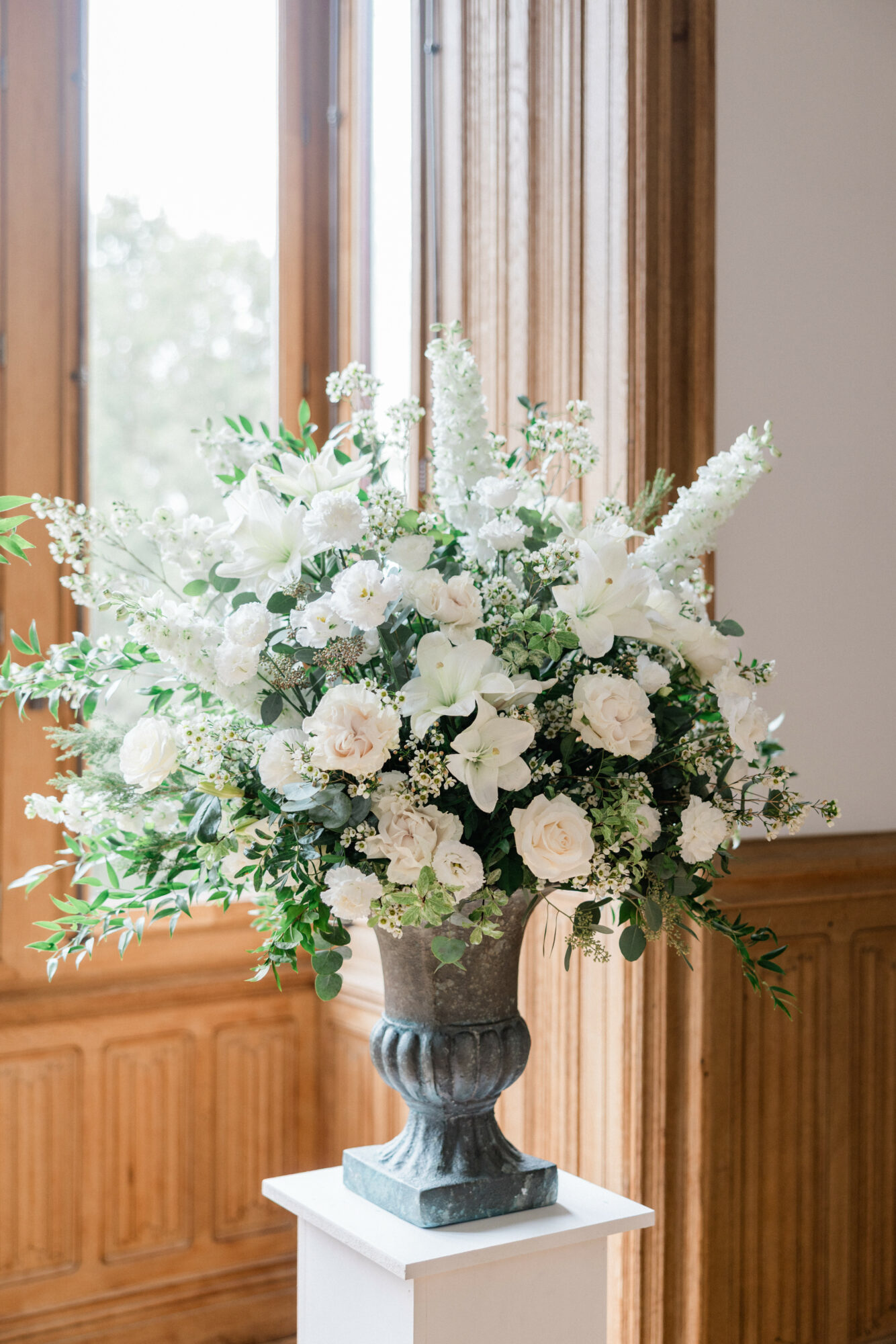 medicis, fine art wedding, floral decor, ceremony decor, mariage vert et blanc, composition florale, design floral, fleuriste paris